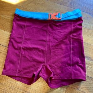 Fabletics High Waisted Motion365 Athletic Hike Shorts Maroon Blue Belt Medium